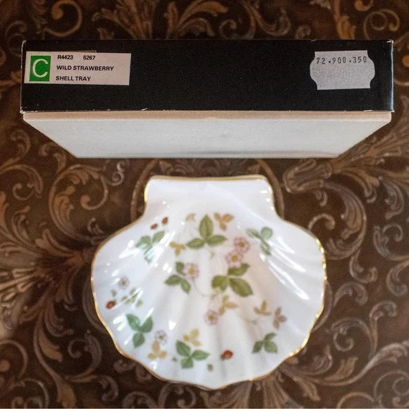 Wedgwood Wild Strawberry Shell Dish with Box | Vintage Bone China Trinket Dish - Picture 14 of 16